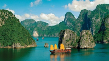 Vịnh Hạ Long được UNESCO công nhận là Di sản thiên nhiên thế giới, một trong những địa điểm nổi tiếng nhất của Việt Nam với du khách nước ngoài. (Nguồn: BQN)
