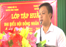 Đồng chí Huỳnh Thái Nguyên, Phó Bí thư Thường trực Huyện uỷ, Chủ tịch HĐND huyện Vĩnh Thạnh phát biểu tại lớp tập huấn.