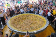 Độc đáo bánh xèo khổng lồ rộng 3m tại Lễ hội Bánh dân gian Nam Bộ