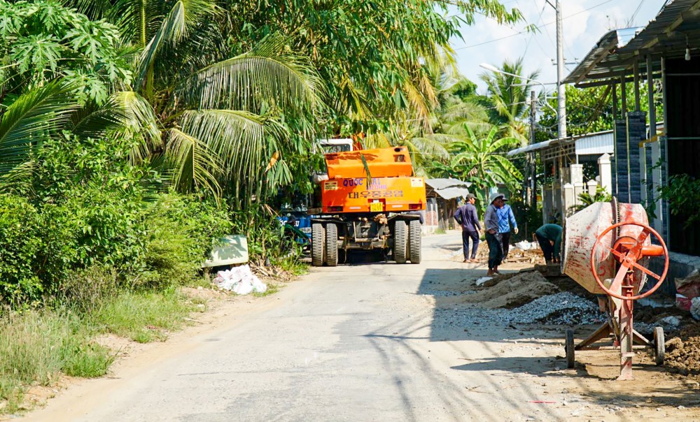 Tuyến đường chính của phường Tân Lộc từ khu vực Phước Lộc đến khu vực Tân Mỹ 2 đang được nâng cấp, mở rộng.