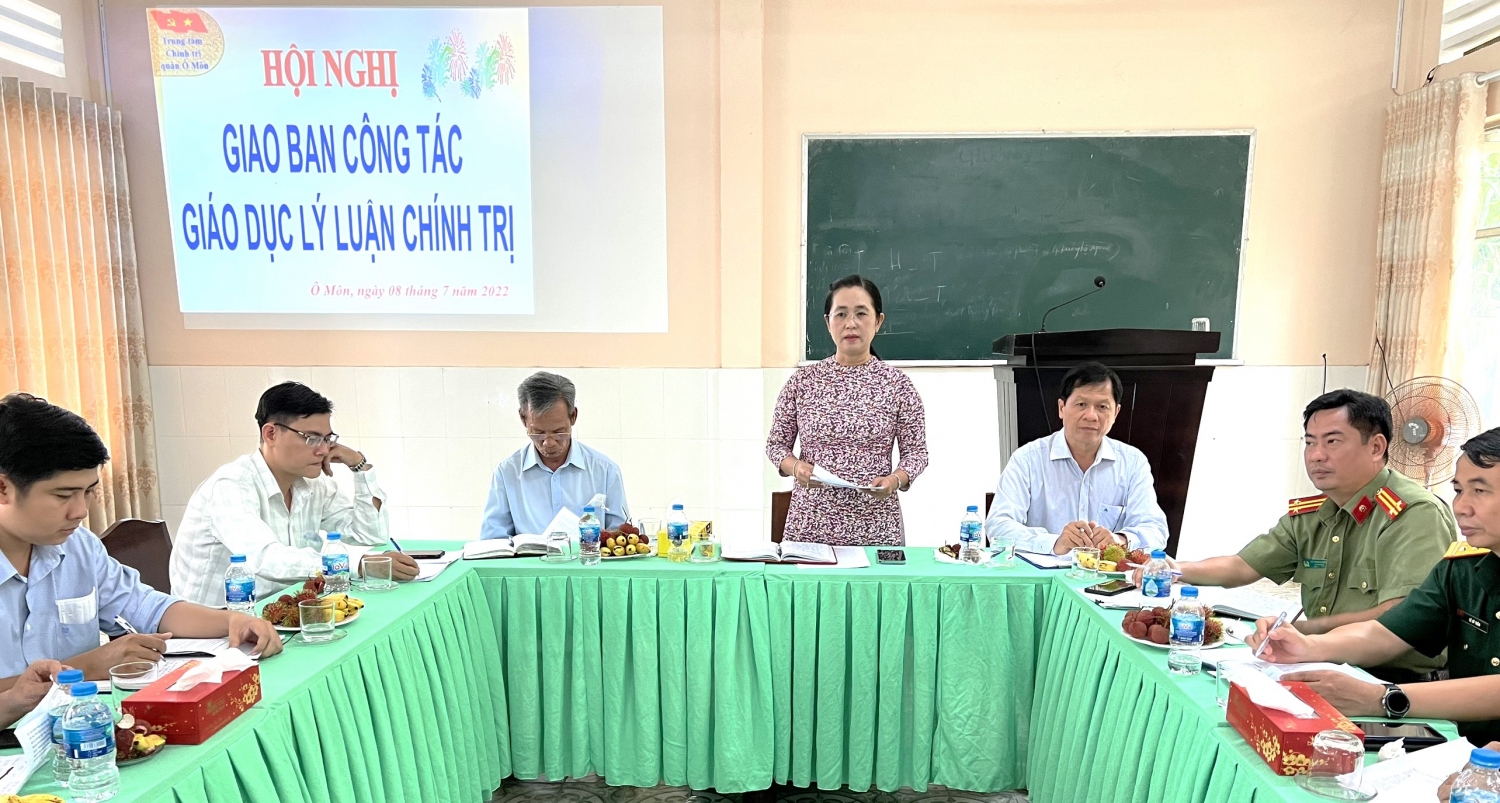 Đồng chí Hồ Thị Kim Loan –Ủy viên Ban Thường vụ, Trưởng Ban Tuyên giao Quận ủy Ô Môn phát biểu chỉ đạo.