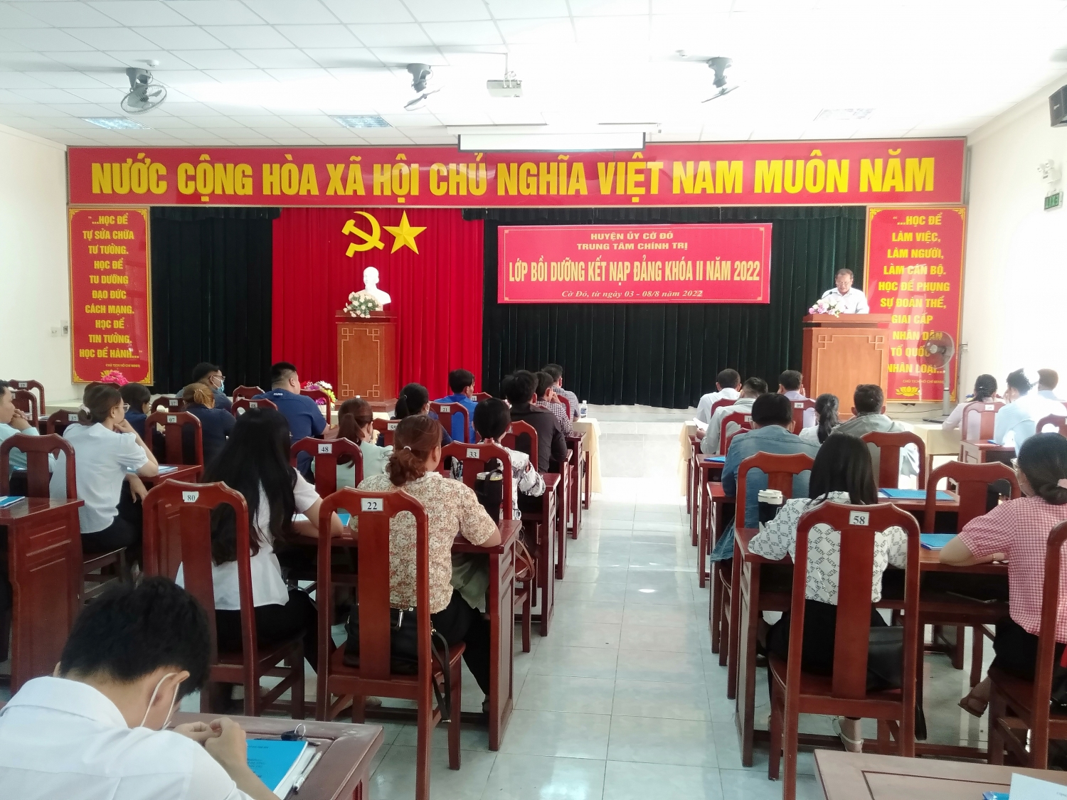 Lớp bồi dưỡng kết nạp Đảng khóa II năm 2022 huyện Cờ Đỏ.