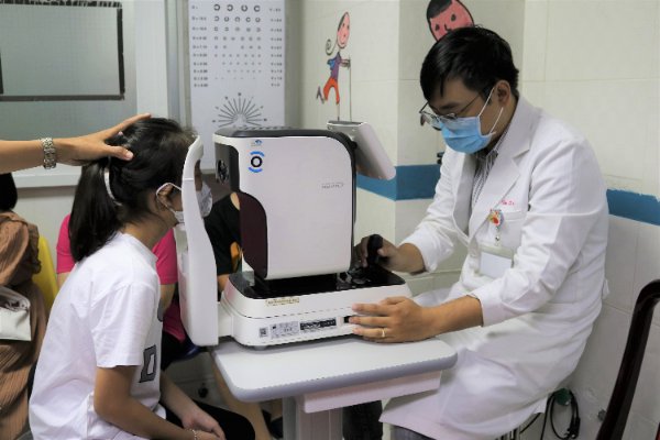 TP Cần Thơ: 2 bệnh viện và 69 trường THCS được hỗ trợ khám sàng lọc bệnh về mắt cho trẻ em
